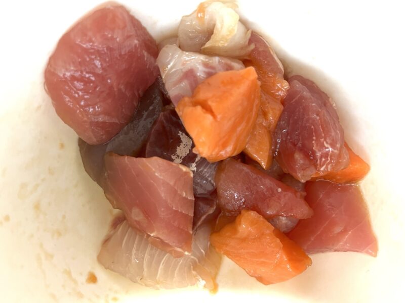 刺身と調味料を混ぜた状態