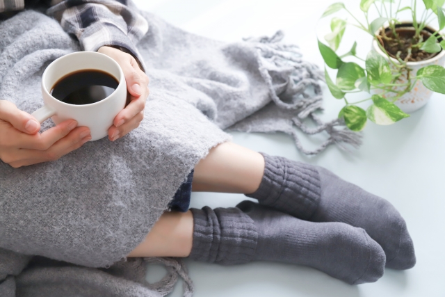 冷え性対策している女性