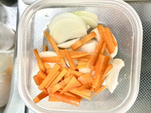 タッパ―に入れた野菜