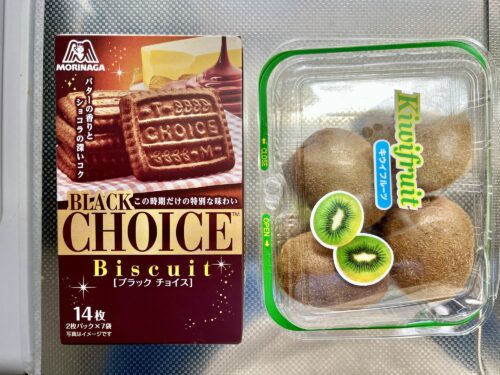チョコクッキーとキウイの画像